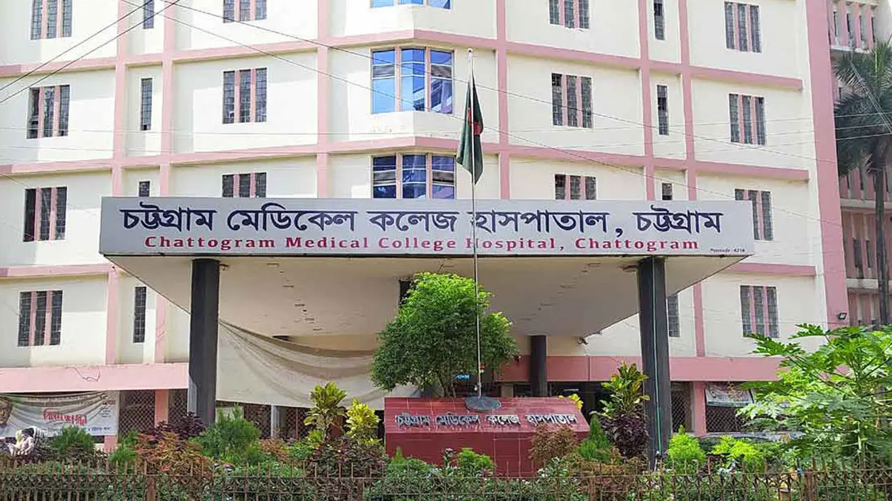 চট্টগ্রামে ৯তলা থেকে পড়ে প্রাণ গেল ৩ শ্রমিকের